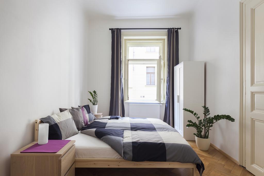 Hanan's Pstrossova Apartment